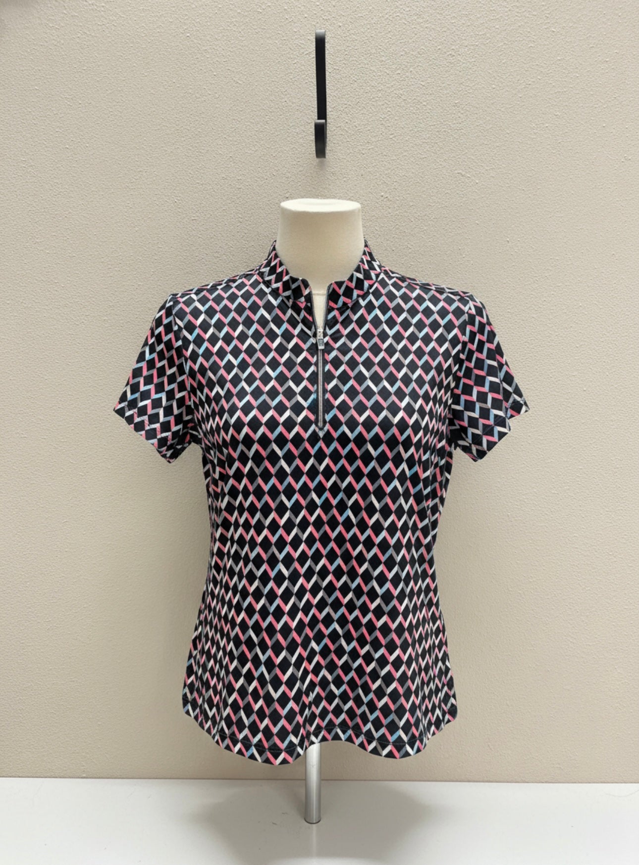 Tail funnel neck shirt