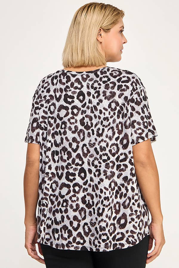 LEOPARD PRINT S/S TOP WITH FRONT POCKET