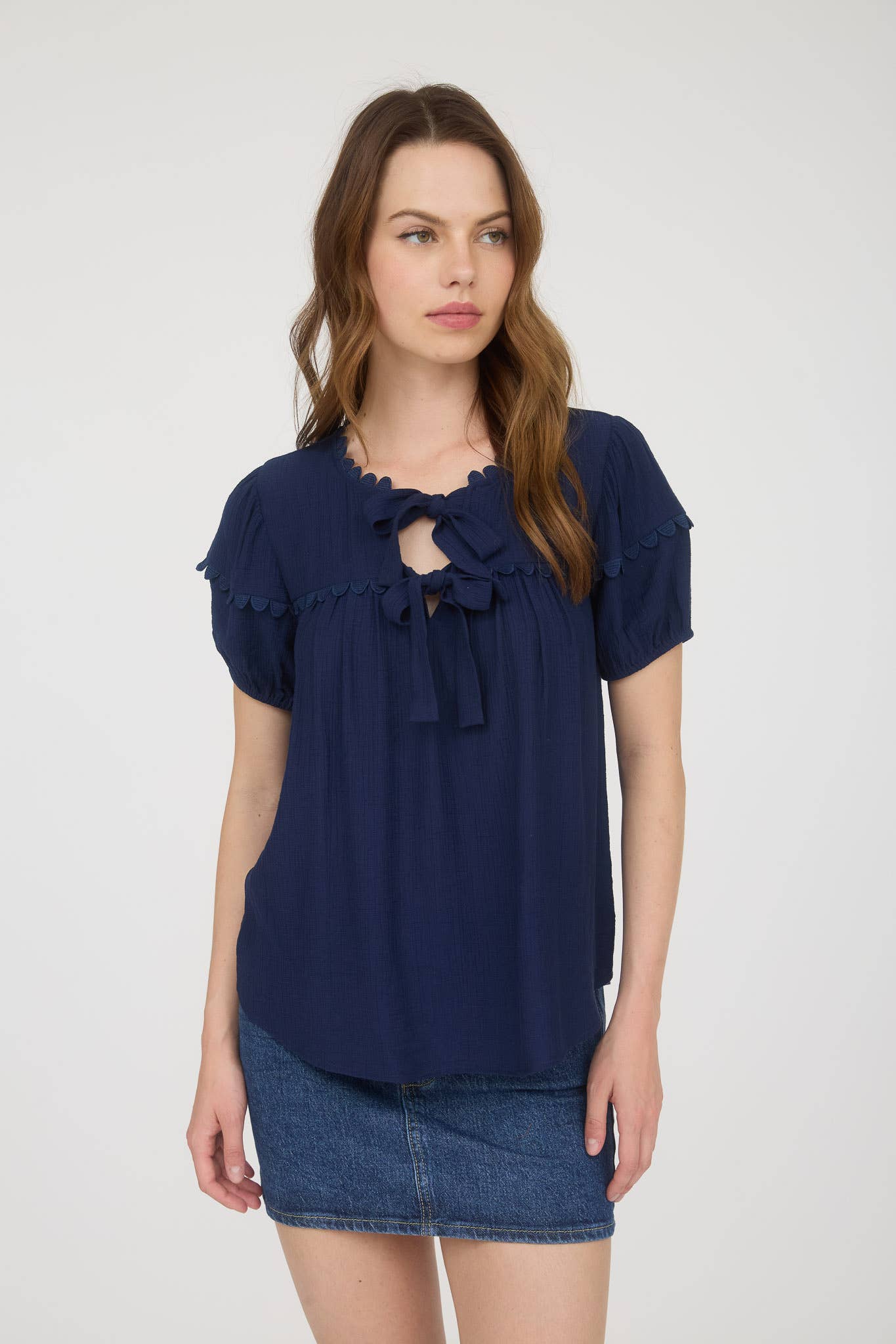 SCALLOP TRIM FRONT TIE DETAIL PUFF SLEEVE TOP