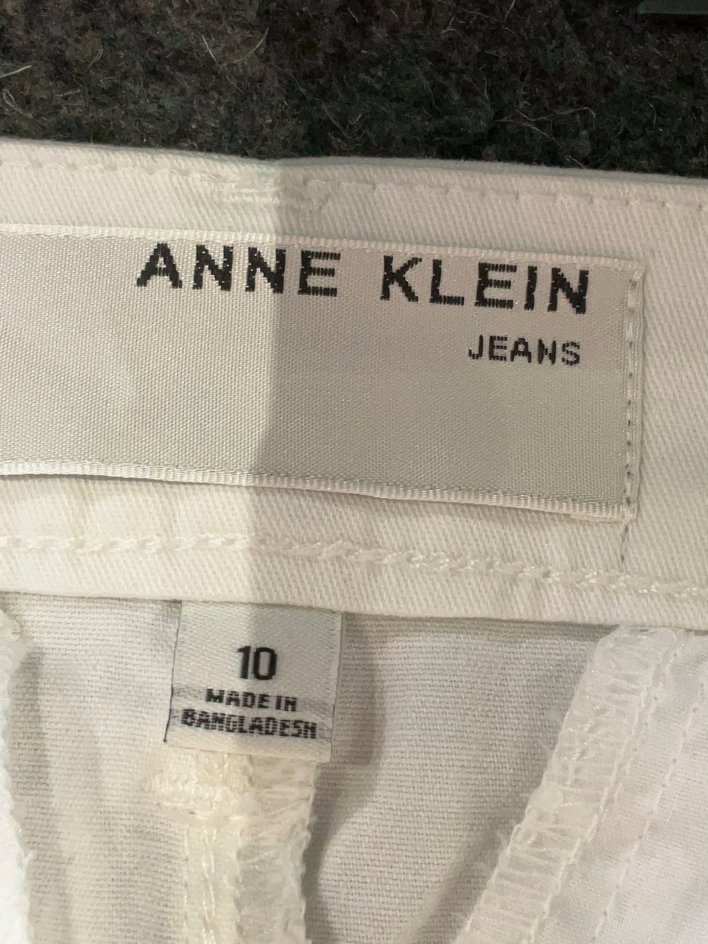 Anne Klein Size 10 Khaki shorts NWT