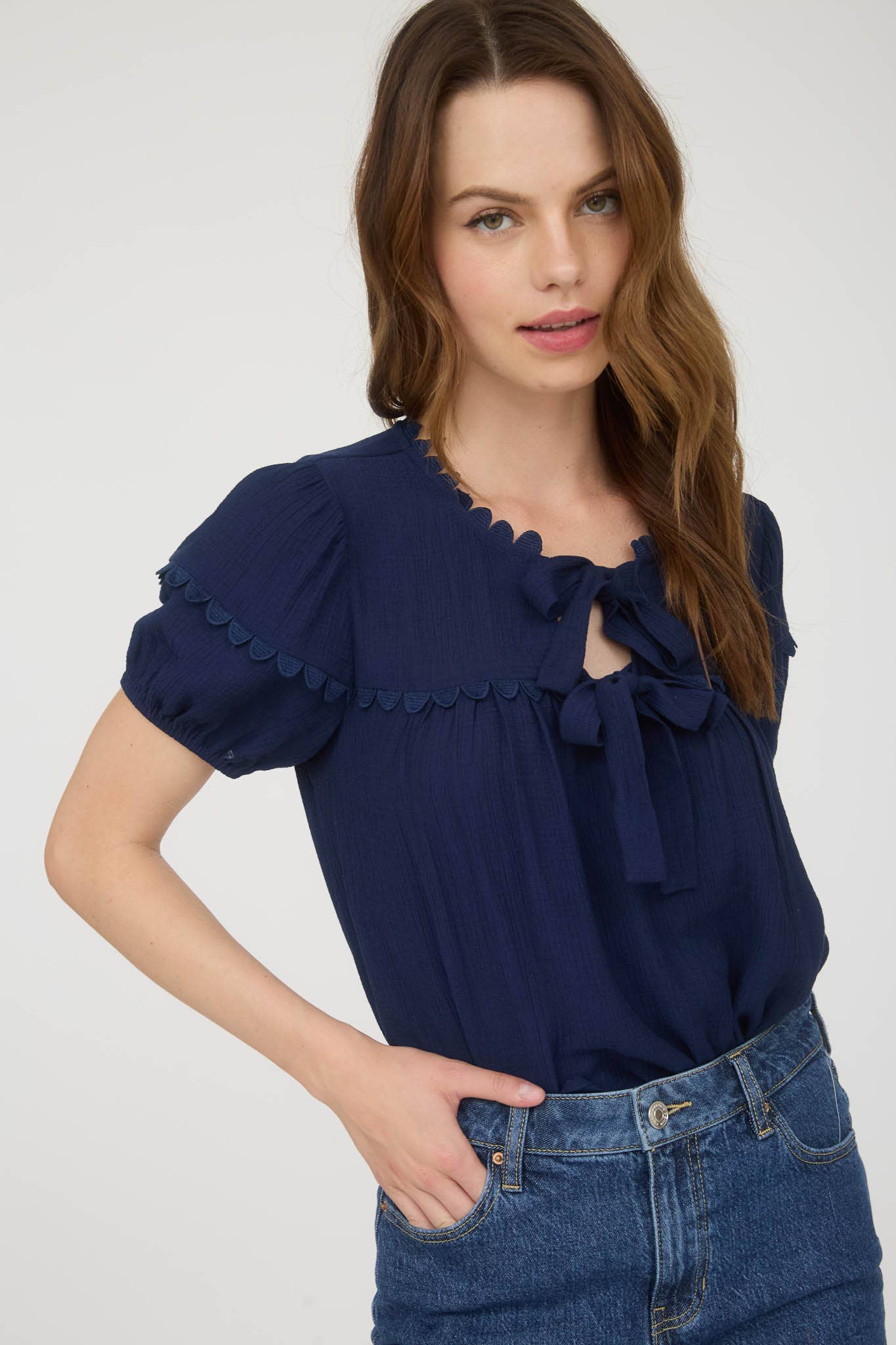 SCALLOP TRIM FRONT TIE DETAIL PUFF SLEEVE TOP