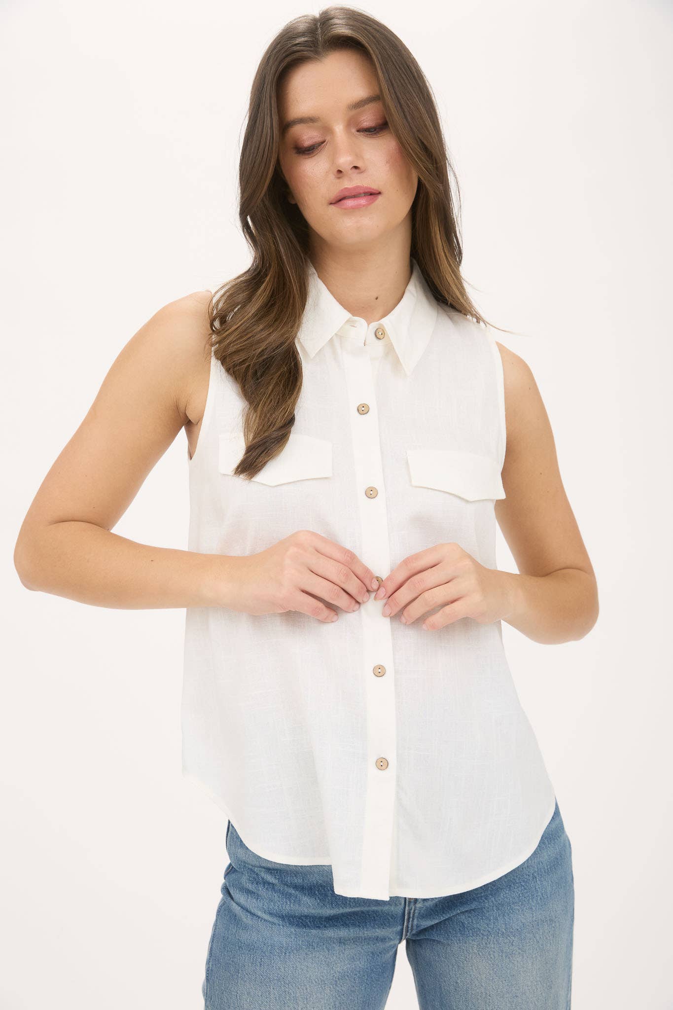 COLLARED BUTTON DOWN SLEEVELESS SHIRT