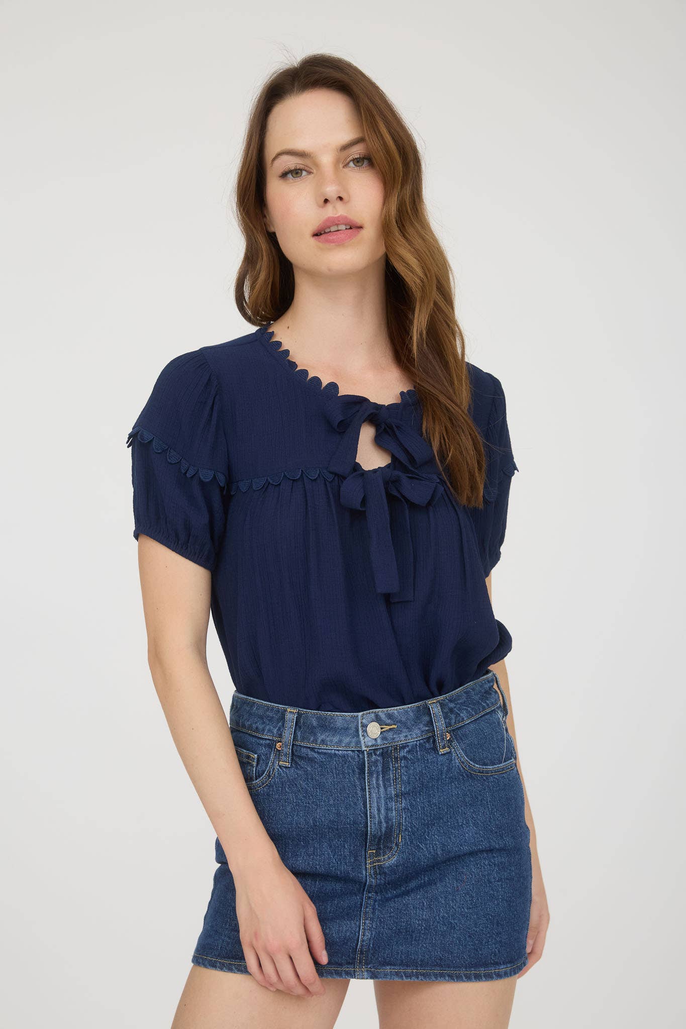 SCALLOP TRIM FRONT TIE DETAIL PUFF SLEEVE TOP