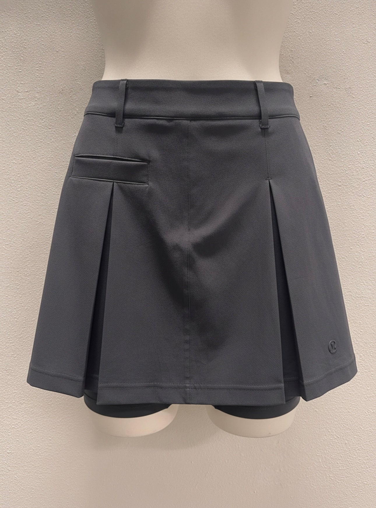 Lululemon box-pleat golf skirt