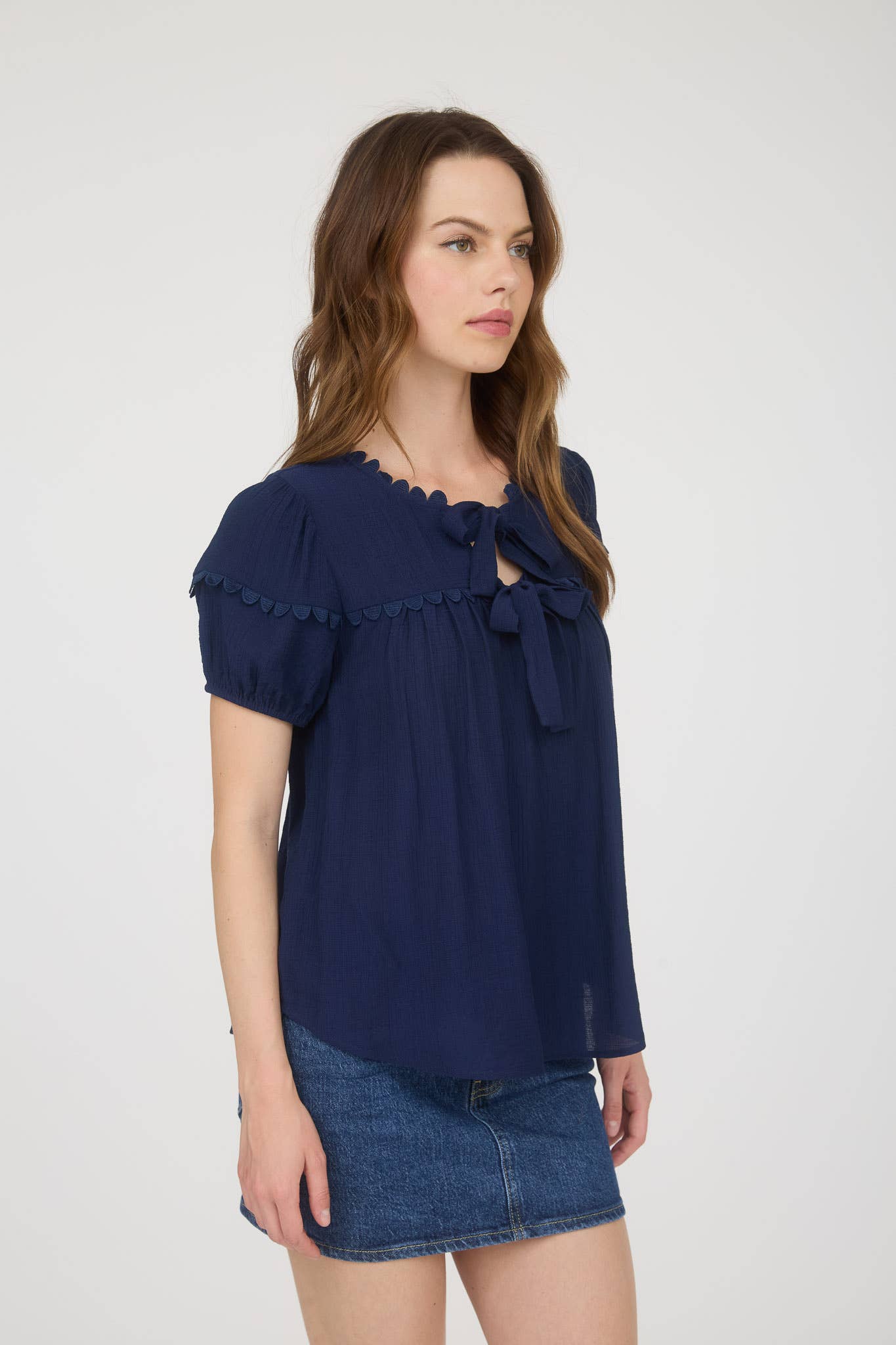 SCALLOP TRIM FRONT TIE DETAIL PUFF SLEEVE TOP