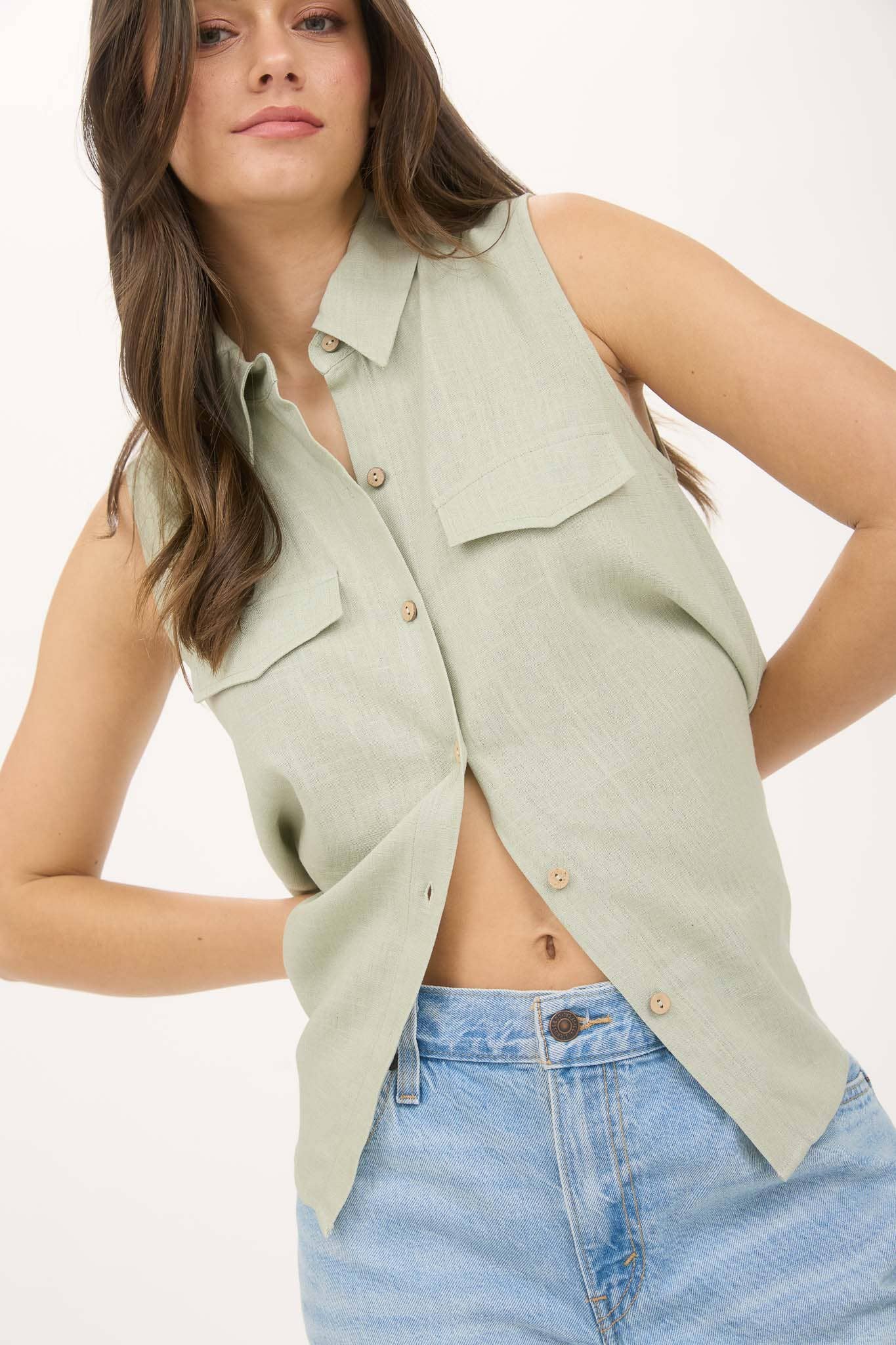 COLLARED BUTTON DOWN SLEEVELESS SHIRT