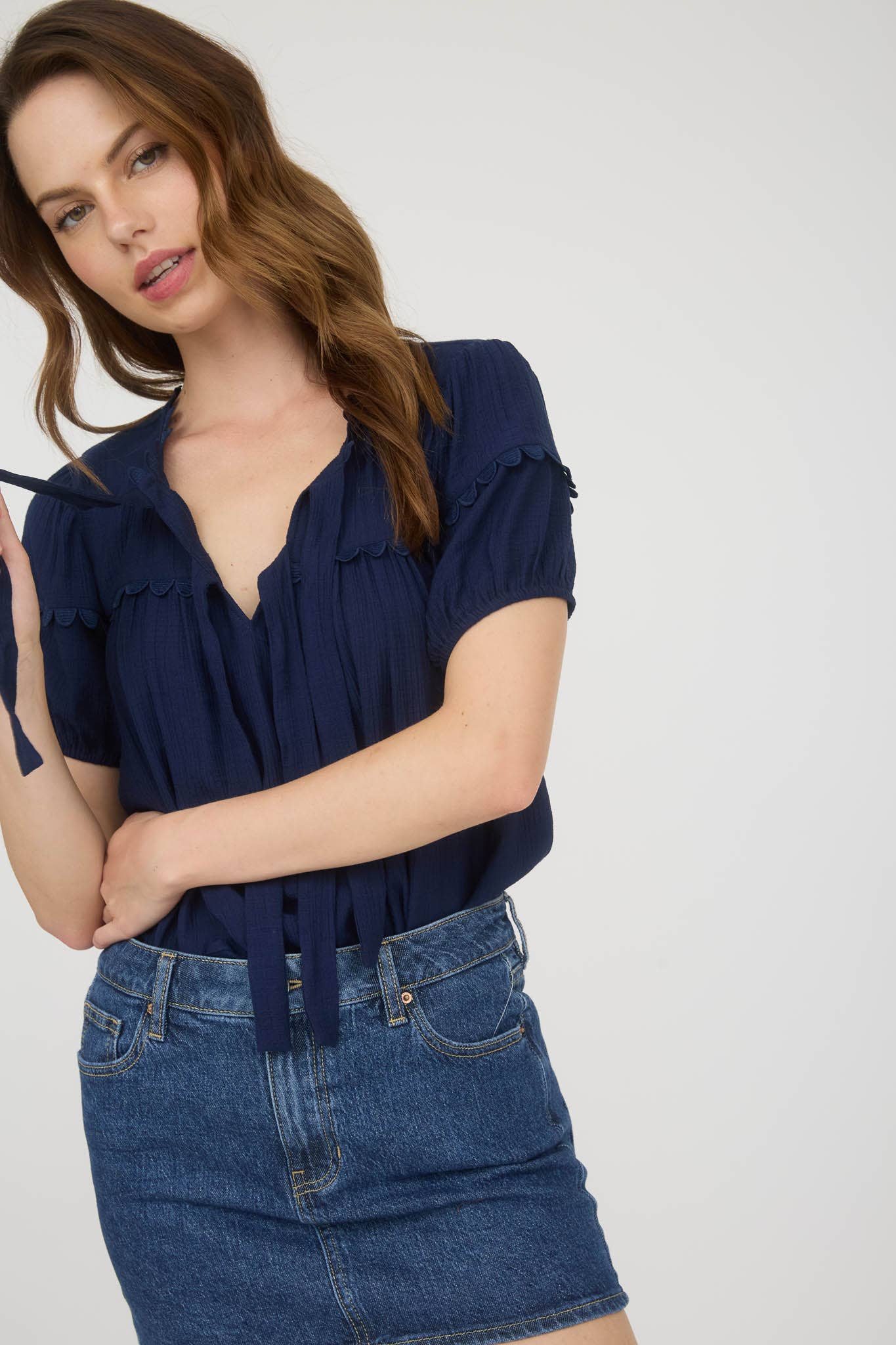 SCALLOP TRIM FRONT TIE DETAIL PUFF SLEEVE TOP