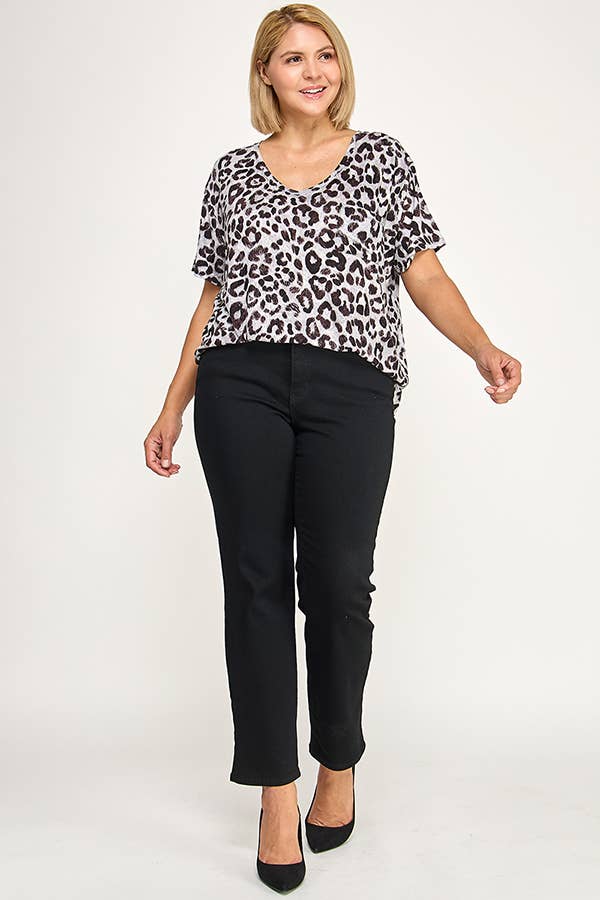 LEOPARD PRINT S/S TOP WITH FRONT POCKET
